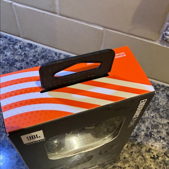 JBL Endurance Peak 3 Wireless Earbuds - Black - Picture 3 of 4